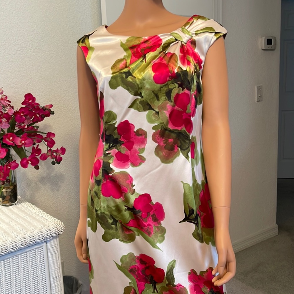Evan Picone floral shimmery sleeveless dress. Size 10. GORGEOUS! Ivory, pink.
